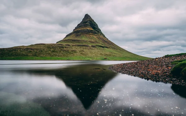 Kirkjufell Snaefellsnes Reflexão Água Bonita Kirkjufell Com Água Realmente Lisa — Fotografia de Stock