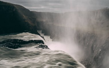 yumuşak su uzun süreli pozlama rocky ile İzlanda'daki Gulfoss şelale