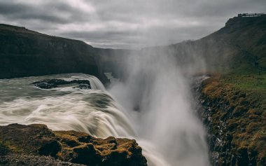 yumuşak su uzun süreli pozlama rocky ile İzlanda'daki Gulfoss şelale