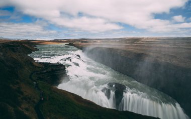 yumuşak su uzun süreli pozlama rocky ile İzlanda'daki Gulfoss şelale
