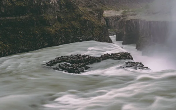 Gulfoss Καταρράκτης Στην Ισλανδία Ομαλή Νερό Μακρύ Χρόνο Έκθεσης Βραχώδη — Φωτογραφία Αρχείου