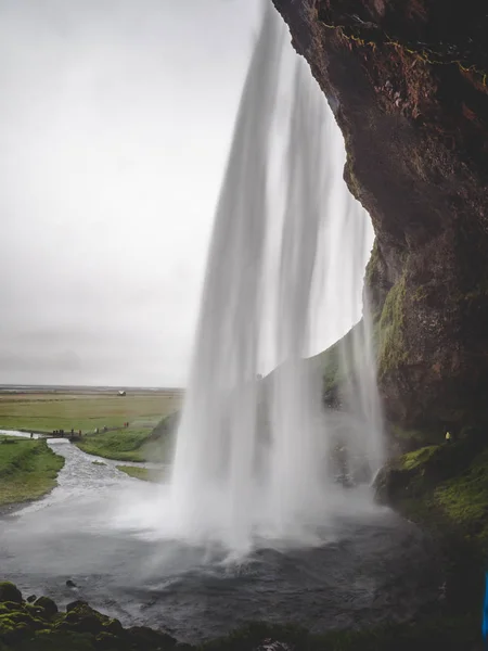 滝長時間露出 垂直の水の下でアイスランド通路セリャラントスフォスの滝 — ストック写真