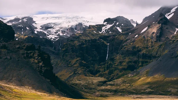 Gyönyörű Izlandi Táj Gleccser Legelő Felhők Gleccser Borított — Stock Fotó