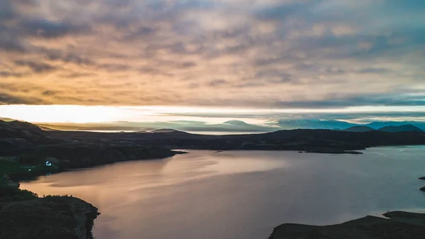 云中的冰岛日落时分无人机观湖 — 图库照片