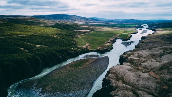 Vista Aérea Rio Que Flui Penhascos Cocho Islândia Drone — Fotografia de Stock