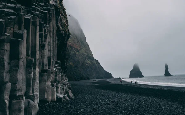 Reynisfjara Spiaggia Sabbia Nera Nebbioso Immagine Stock