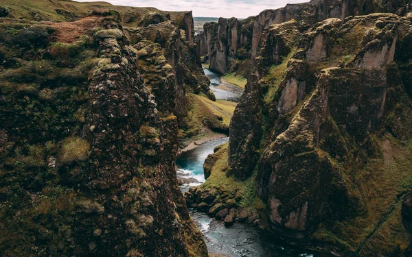 Fjadrargljufur Canyon Izlandon Kék Víz Felhős Igazán Gyönyörű Canyon Nem Stock Kép