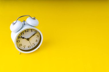 Seçici odak sarı zemin üzerine de düzenlendi ve parçası kırpma. Kopyalama alanı kavramı