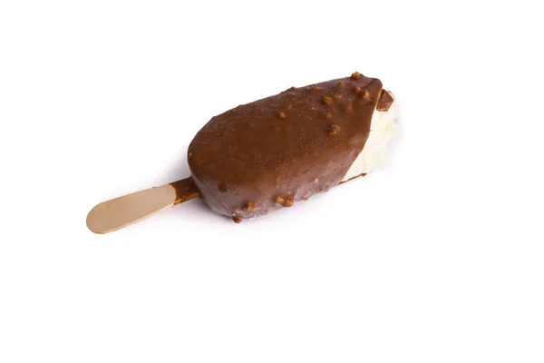 Chocolate Gelado Gelado Isolado Fundo Branco Com Foco Seletivo Fragmento — Fotografia de Stock