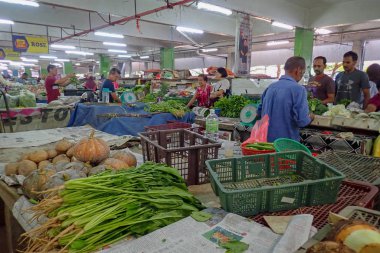 Perak, Malezya - Ocak 28,2019: Ipoh görünüm ıslak Pazar ve tanımlanamayan müşteriler Perak, Malezya. Ipoh şehirde bulunan.