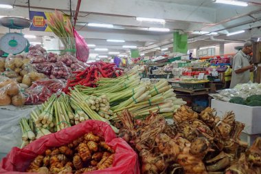 Perak, Malezya - Ocak 28,2019: Ipoh görünüm ıslak Pazar ve tanımlanamayan müşteriler Perak, Malezya. Ipoh şehirde bulunan.