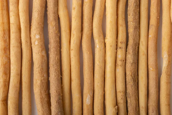 Sikat Gigi Alami Miswak Kayu Sugi Pada Latar Belakang Putih — Stok Foto