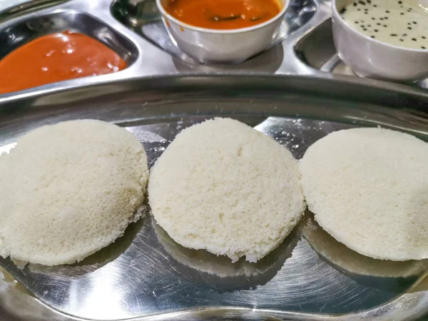 Masala 多萨和 Idli Dosa 食物特写镜头有选择性聚焦和作物片段 它是一种受欢迎的南印度美食 — 图库照片