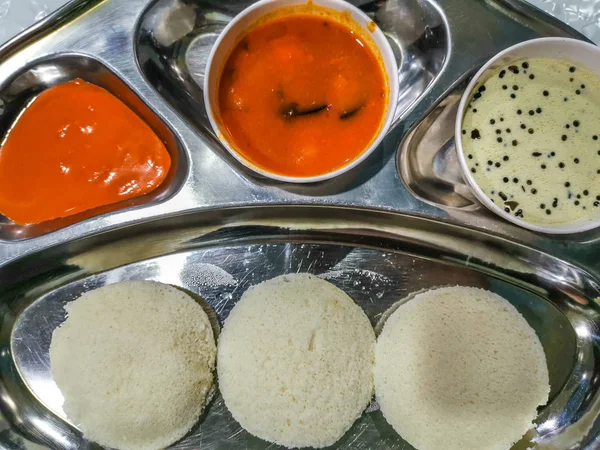 Masala 多萨和 Idli Dosa 食物特写镜头有选择性聚焦和作物片段 它是一种受欢迎的南印度美食 — 图库照片