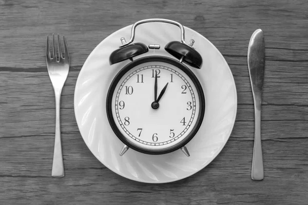 Réveil Avec Fourchette Couteau Sur Table Heure Manger Petit Déjeuner — Photo