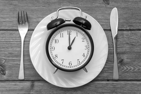 Relógio Despertador Com Garfo Faca Mesa Hora Comer Café Manhã — Fotografia de Stock