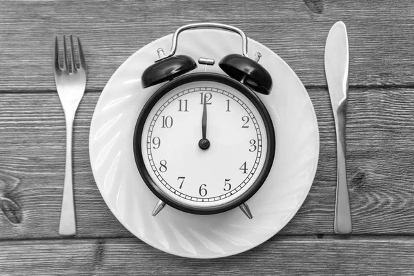 Réveil Avec Fourchette Couteau Sur Table Heure Manger Petit Déjeuner — Photo