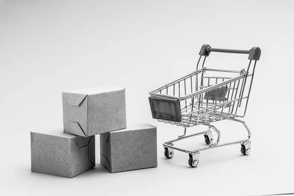 Shopping Cart Och Rutan Svart Och Vit Bakgrund Affärer Och — Stockfoto