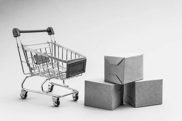 Carrito Compras Caja Sobre Fondo Blanco Negro Concepto Negocio Compras — Foto de Stock