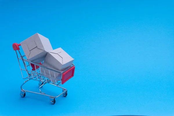 Carrito Compras Caja Sobre Fondo Azul Concepto Negocio Compras Enfoque — Foto de Stock