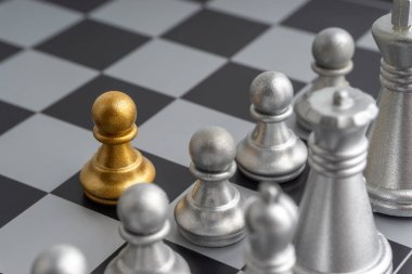 Satranç tahtası closeup arka plan. Seçici odak ve kırpma parçası