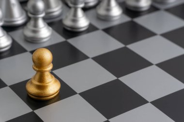 Satranç tahtası closeup arka plan. Seçici odak ve kırpma parçası