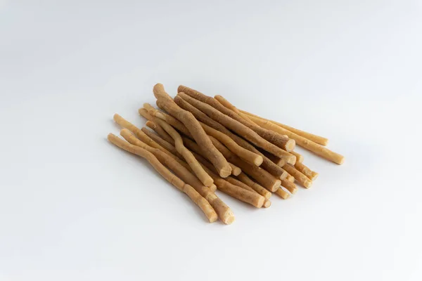 Естественная Зубная Щетка Miswak Kayu Sugi Белом Фоне Избирательным Фокусом — стоковое фото