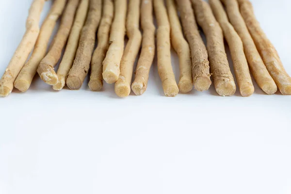 Přírodní Zubní Kartáček Miswak Kayu Sugi Bílém Pozadí Selektivní Fokus — Stock fotografie