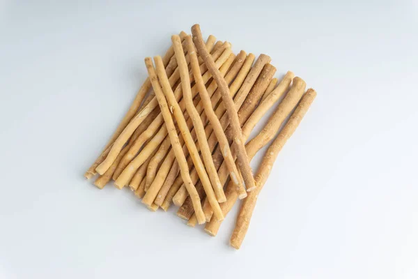 Přírodní Zubní Kartáček Miswak Kayu Sugi Bílém Pozadí Selektivní Fokus — Stock fotografie