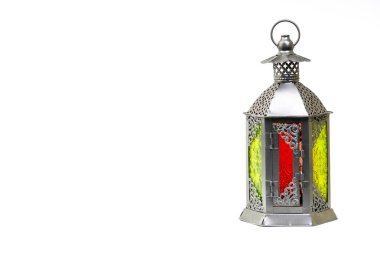 Beyaz arka planda izole edilmiş Ramazan feneri ya da Arap dekorasyon lambası. Seçici odak