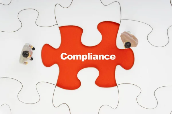 Compliance Inschrijving Geschreven Jigsaw Puzzle Zakenman Miniatuur Business Motivatie Concept — Stockfoto