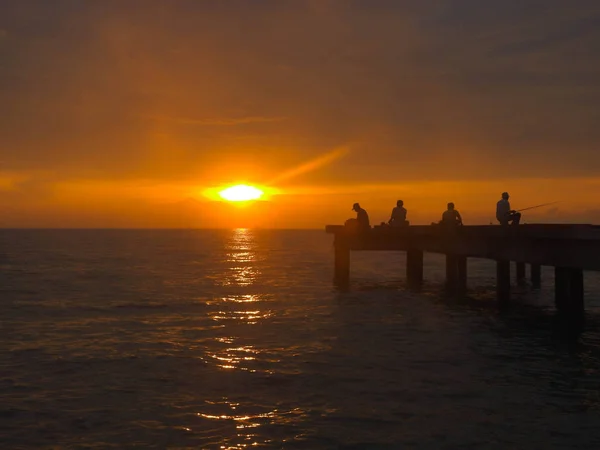 Port Dickson Malasia Septiembre 2018 Jetty Personas Identificadas Acercan Playa — Foto de Stock