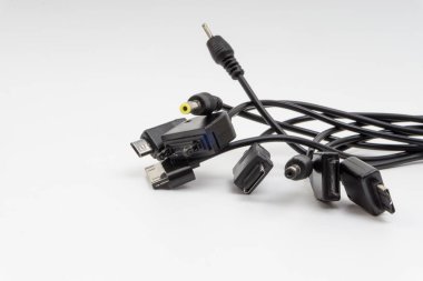 Evrensel şarj baş beyaz arka plan üzerinde izole. Seçici odak ve kırpma parçası