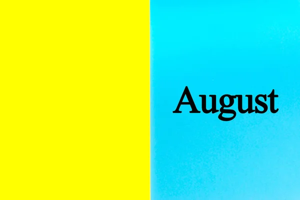Augustus Geschreven Woorden Blauwe Gele Achtergrond Kalender Maand Datum Kopie — Stockfoto