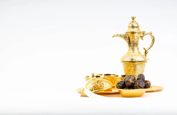 Ramadan Kareem Prémiím Lucernou Arabským Kávním Šálkem Bílém Pozadí Selektivní — Stock fotografie