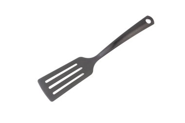 Siyah mutfak spatula gereçleri veya mutfak yakın çekim beyaz arka plan üzerinde izole