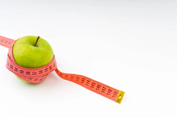 Manzana Verde Con Cinta Métrica Roja Enfoque Selectivo — Foto de Stock