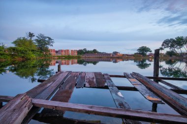 Ipoh, Malezya'da Kampung Temiang'da güzel gün batımı