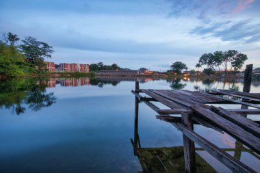 Ipoh, Malezya'da Kampung Temiang'da güzel gün batımı
