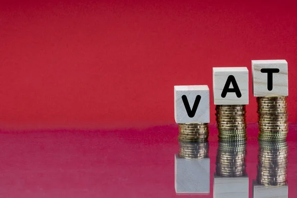 Iva Tax Concepto Con Bloque Madera Sobre Monedas Apiladas Fondo — Foto de Stock