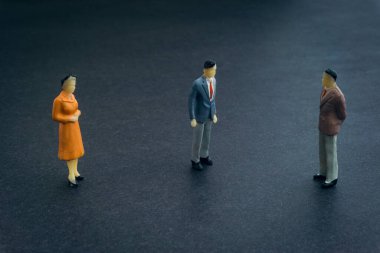 Minyatür oyuncaklarla dolu bir ev. İş Konsepti