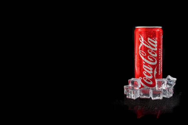 Kuala Lumpur Malásia Março 2020 Cola Cola Drink Sobre Fundo — Fotografia de Stock