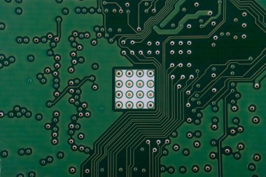 Elektronik devre kartı kapanıyor. Seçici odak ve kırpma parçası