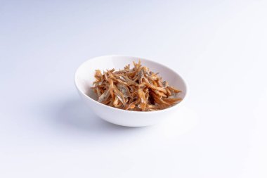 Kavanozda kızartılmış ançüez seçici odaklanma ve kırpma parçalarıyla yakın çekim