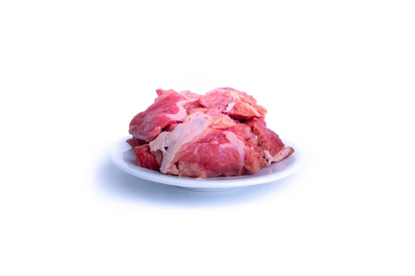Beyaz Arka Planda Seçici Odaklı Taze Çiğ Biftek — Stok fotoğraf