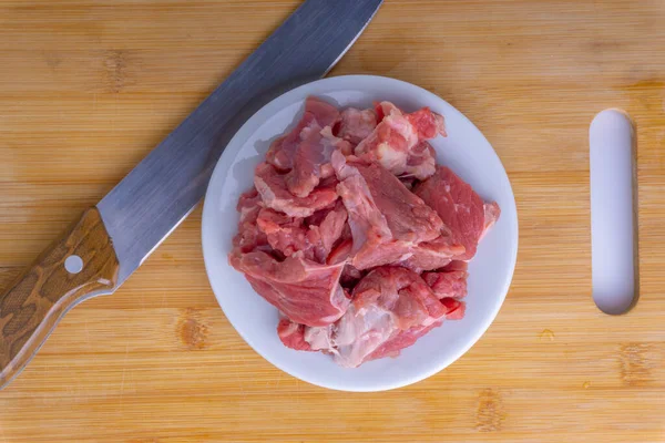 Bife Carne Crua Fresco Fundo Madeira Com Foco Seletivo — Fotografia de Stock