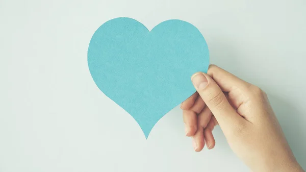 Tarjeta Mano Con Forma Corazón — Foto de Stock