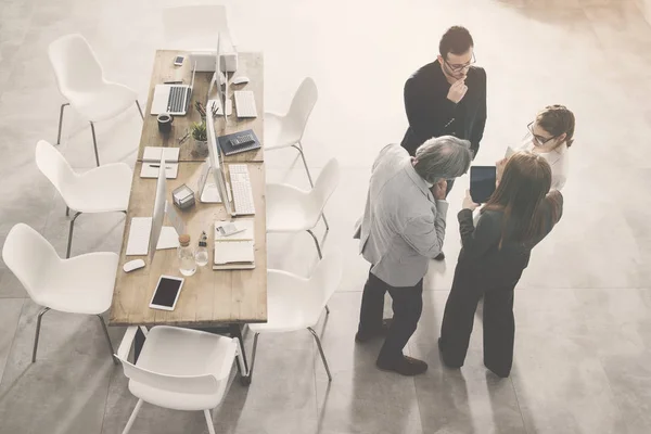 Gente Negocios Discutiendo Algo — Foto de Stock