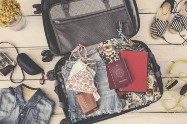 Yaz seyahat etmek hazırlık kavram yüksek açılı görünüş