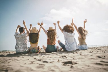 Plaj yaz tatil deniz insanlar kavramı